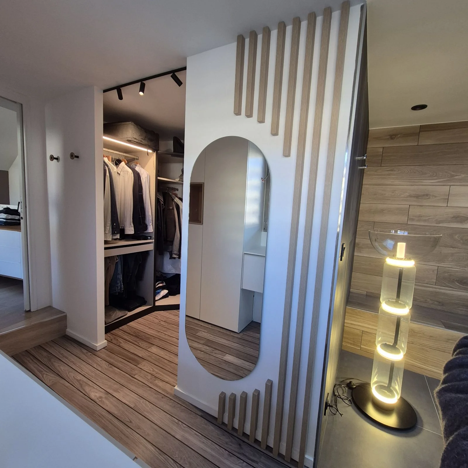 [Réalisation Quadro Reims Tinqueux] Optimiser les rangements dans une salle de bain moderne à Reims !