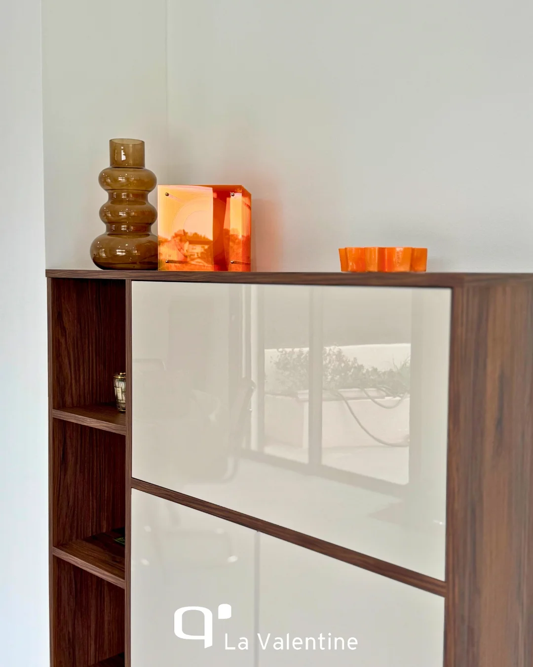 Meuble sur mesure design moderne et pratique en bois foncé à Allauch