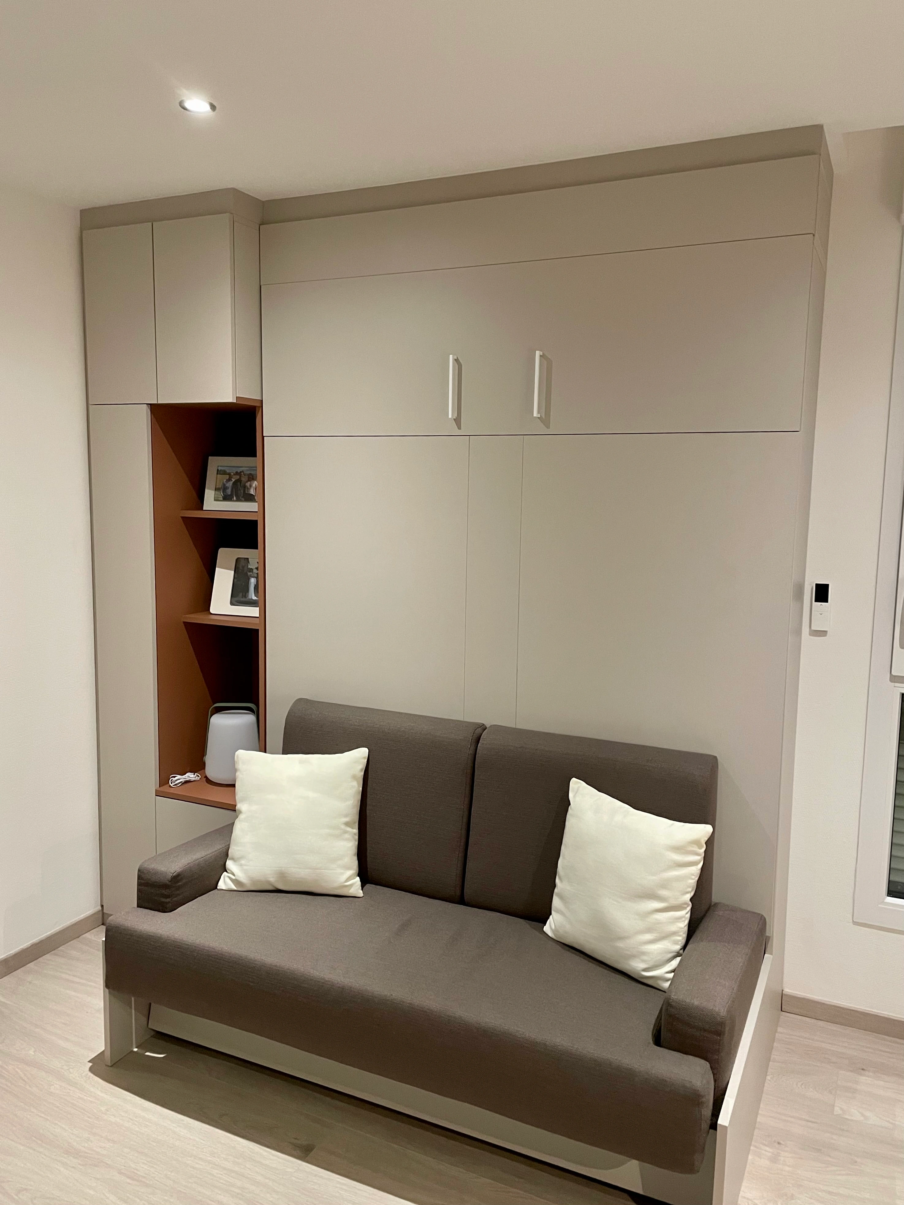 Lit relevable et canapé sur mesure à Riedisheim (Haut-Rhin, 68) : un aménagement gain de place astucieux et design