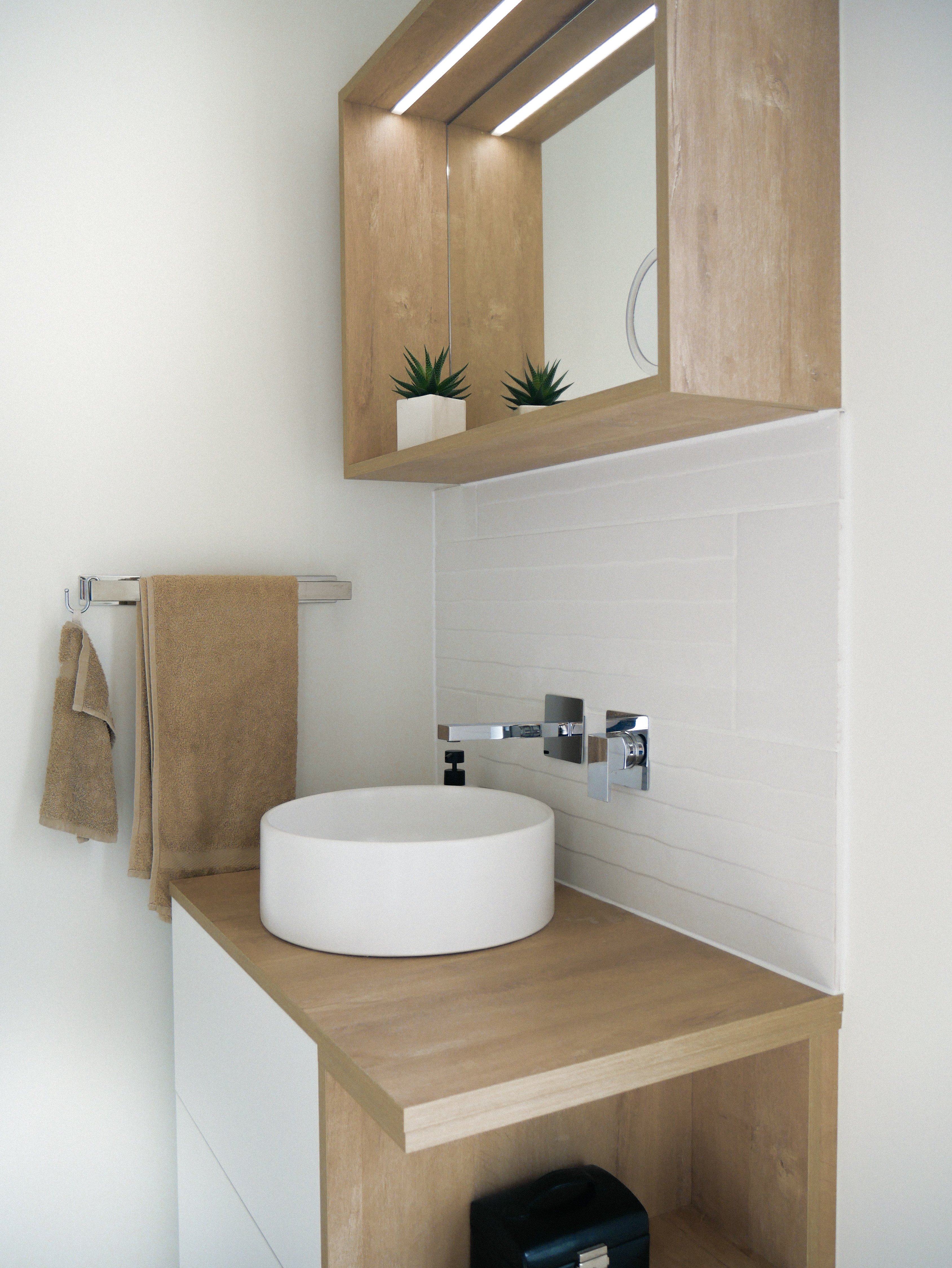 COMMENT AMÉNAGER UNE SALLE DE BAIN SOBRE ET CHALEUREUSE ?