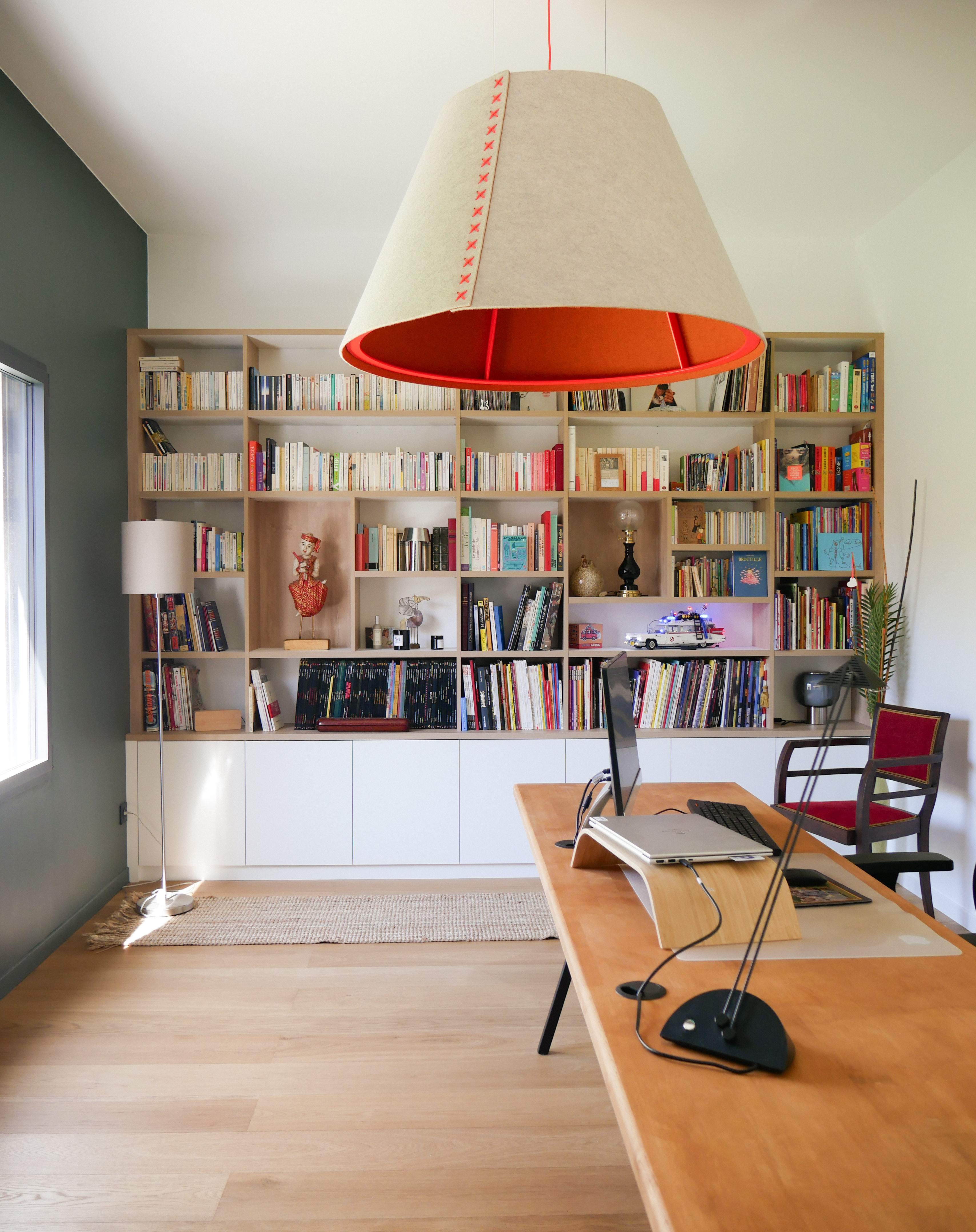 AMÉNAGER UNE PIÈCE EN BUREAU ET BIBLIOTHÈQUE SUR MESURE ?