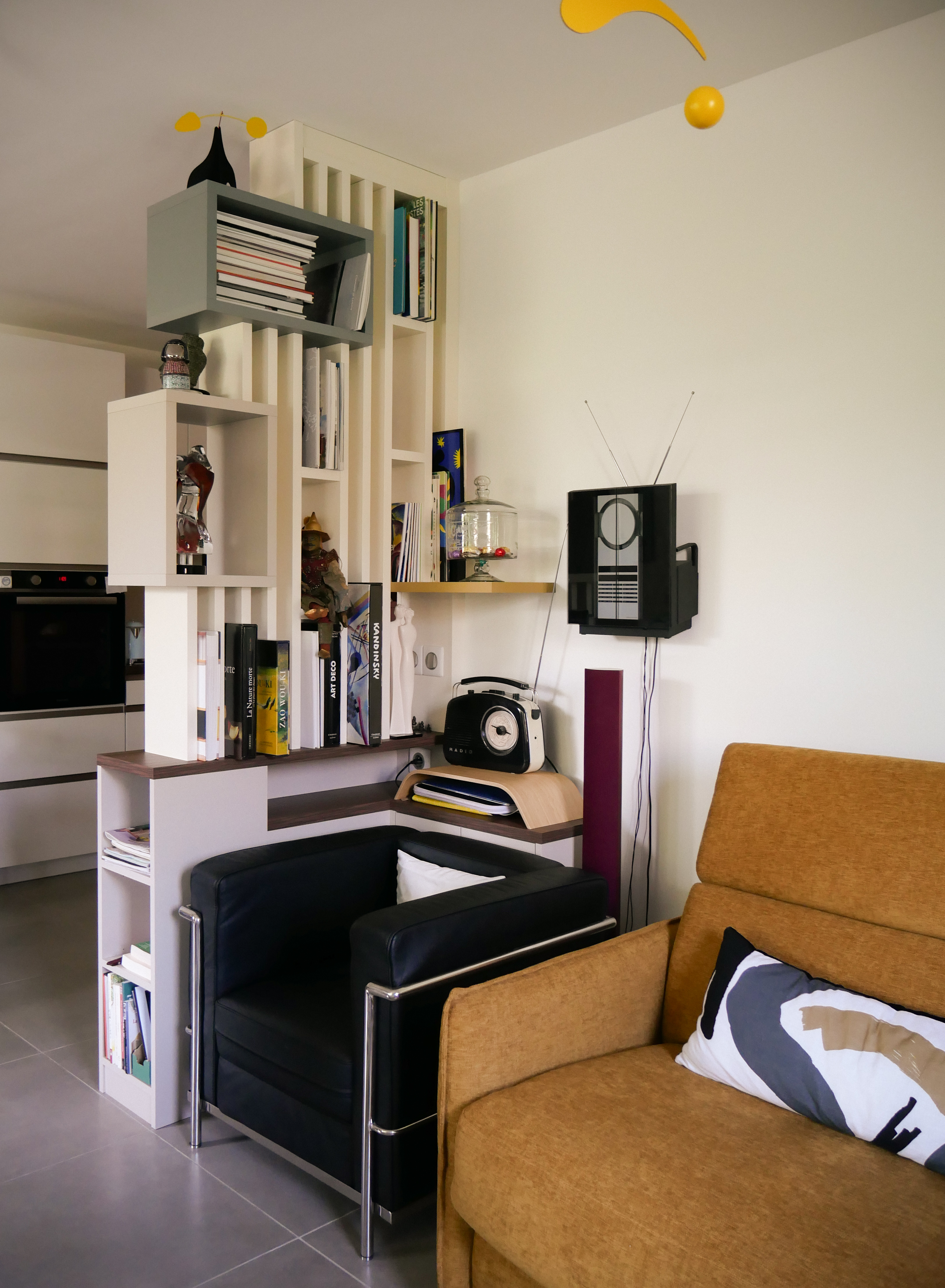 COMMENT SÉPARER UNE CUISINE ET UN SALON SANS CLOISONNER LES ESPACES ?