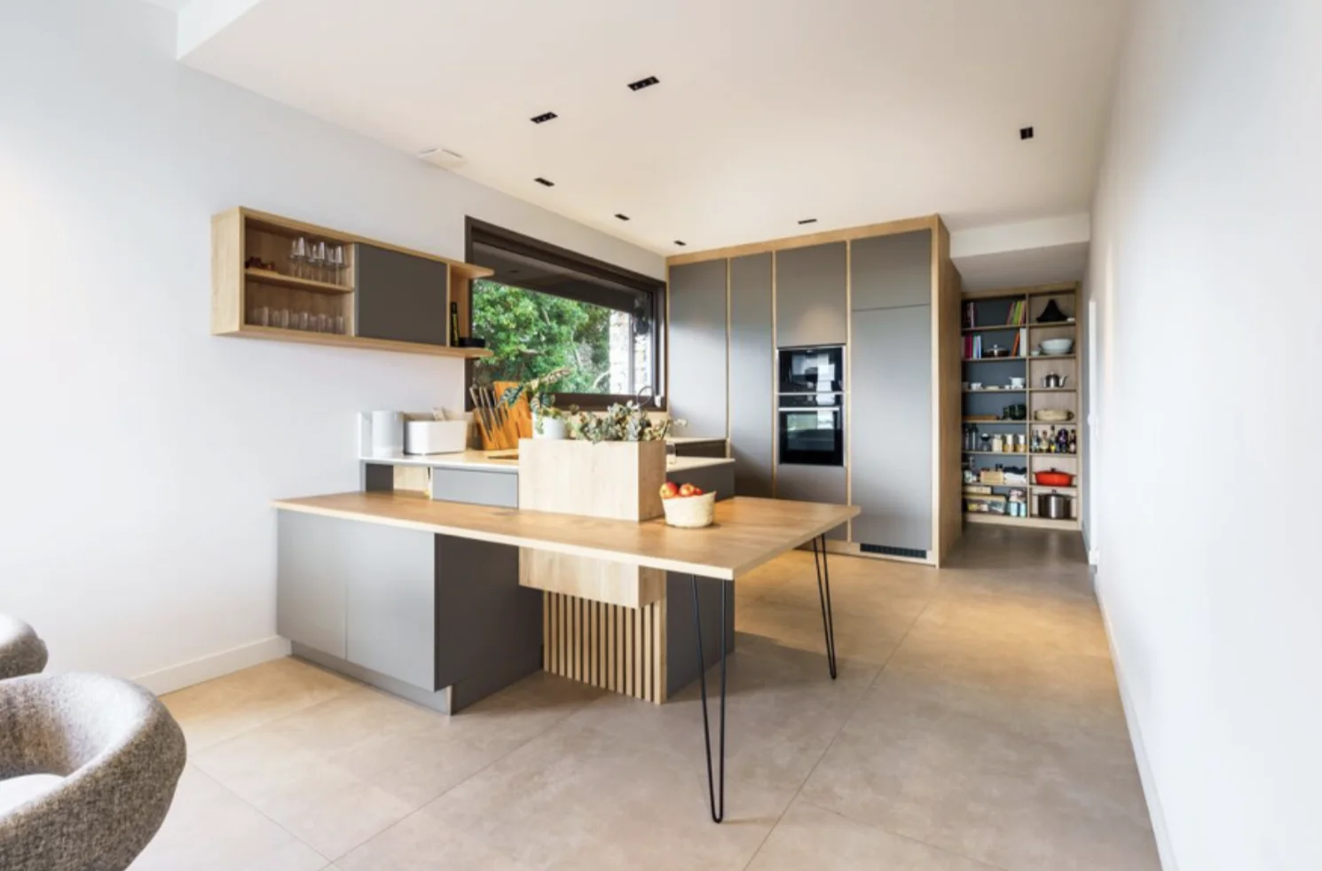 AMÉNAGER UNE CUISINE SUR MESURE À LA FOIS FONCTIONNELLE ET OUVERTE SUR LES ESPACES DE VIE ?