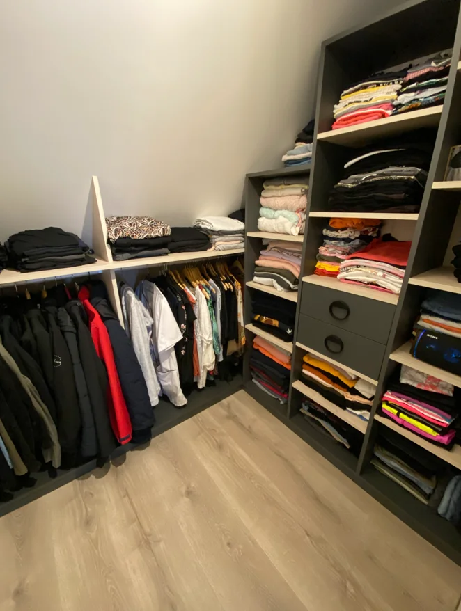 Dressing sous pente sur mesure à Arras – L’art d’optimiser chaque centimètre avec Quadro