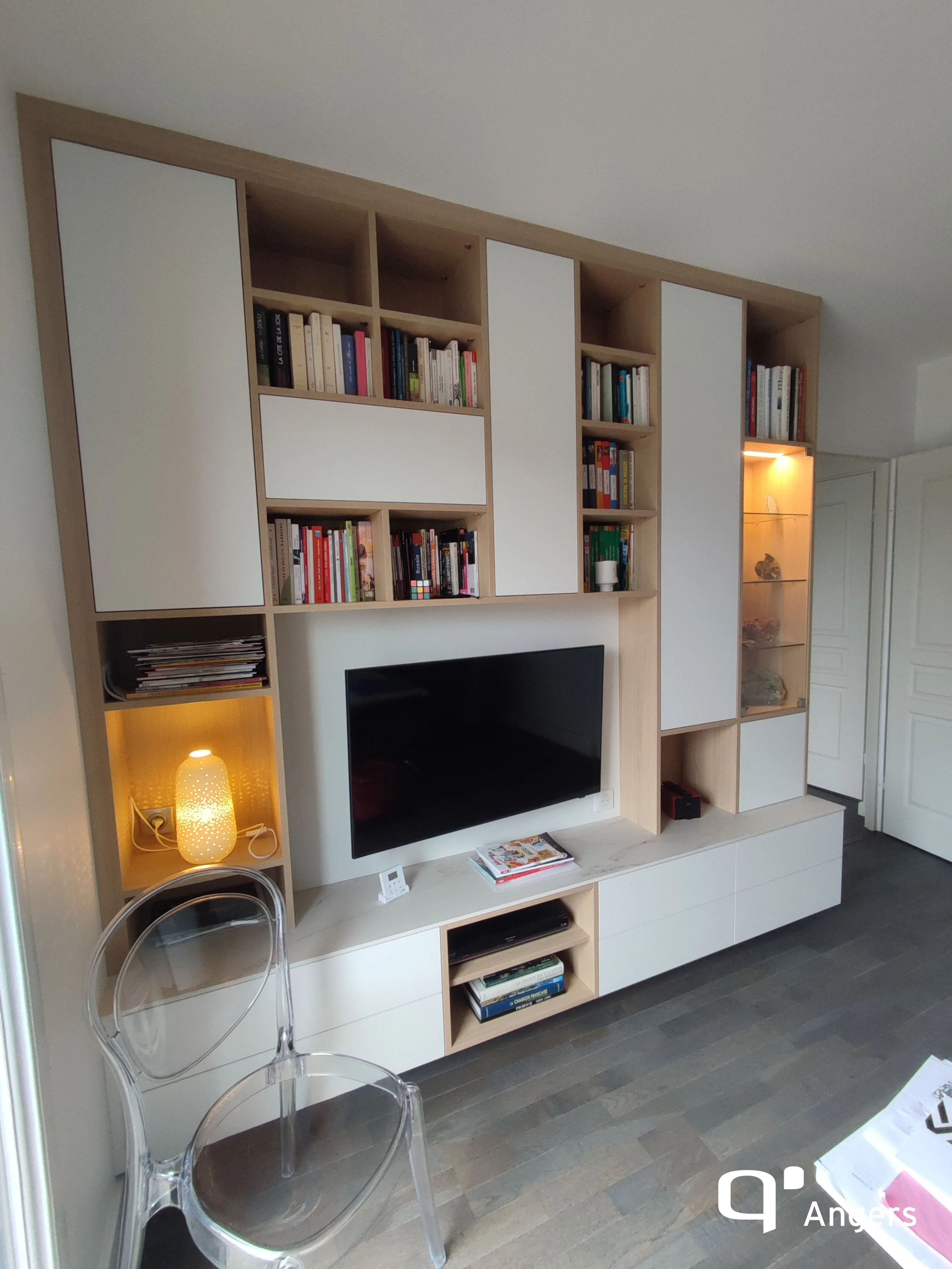 ✨ Une bibliothèque TV sur mesure qui joue avec les volumes ✨