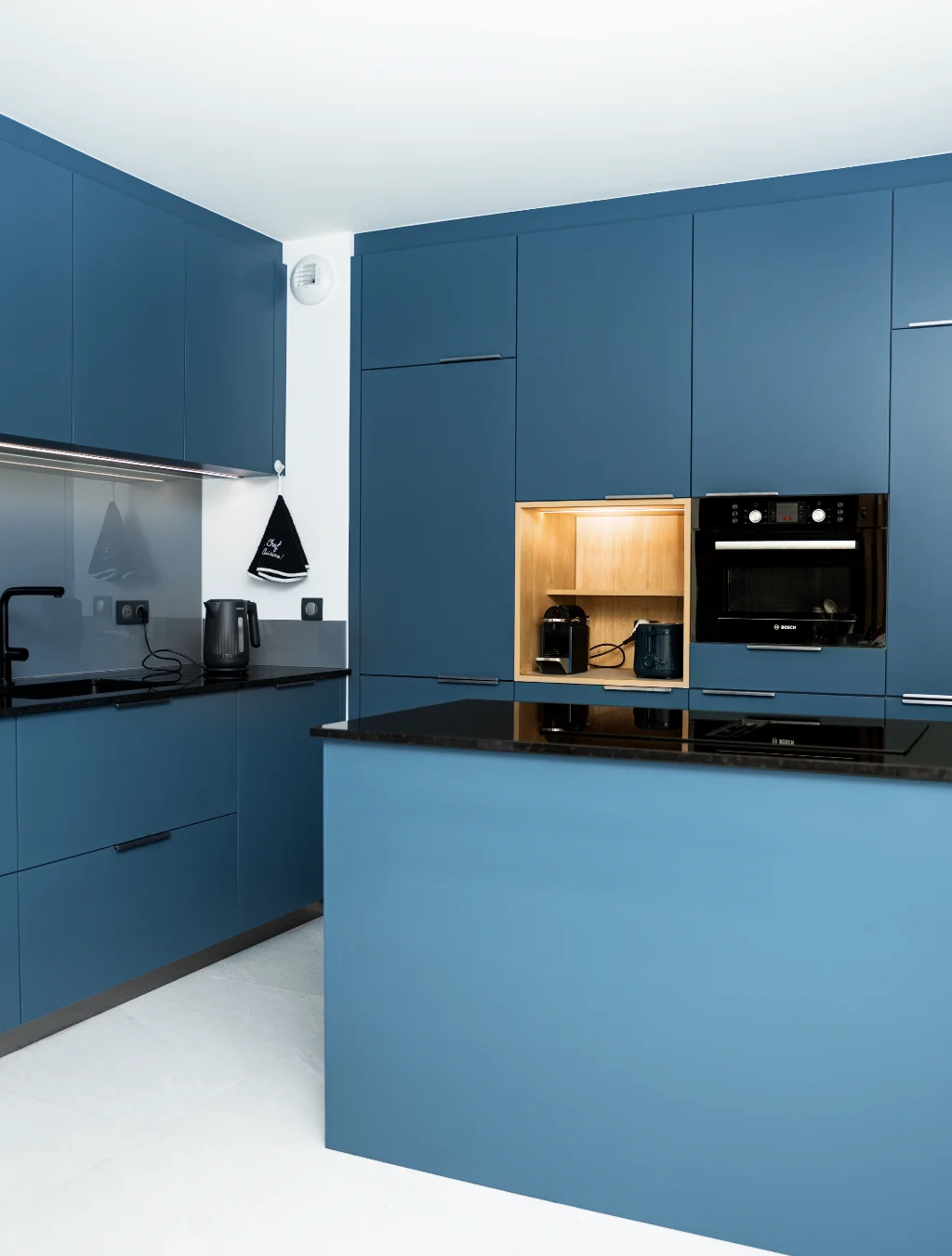 CHOISIR LA TEINTE LAQUE BLEU POUR UNE CUISINE SUR MESURE ?