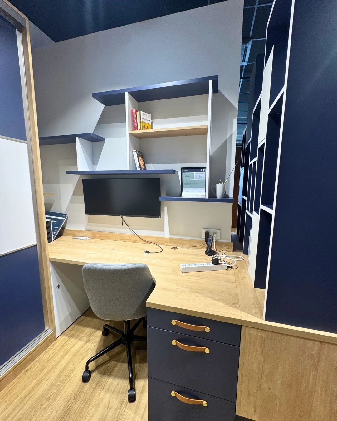 Exposition d'un bureau à saisir, à petit prix !