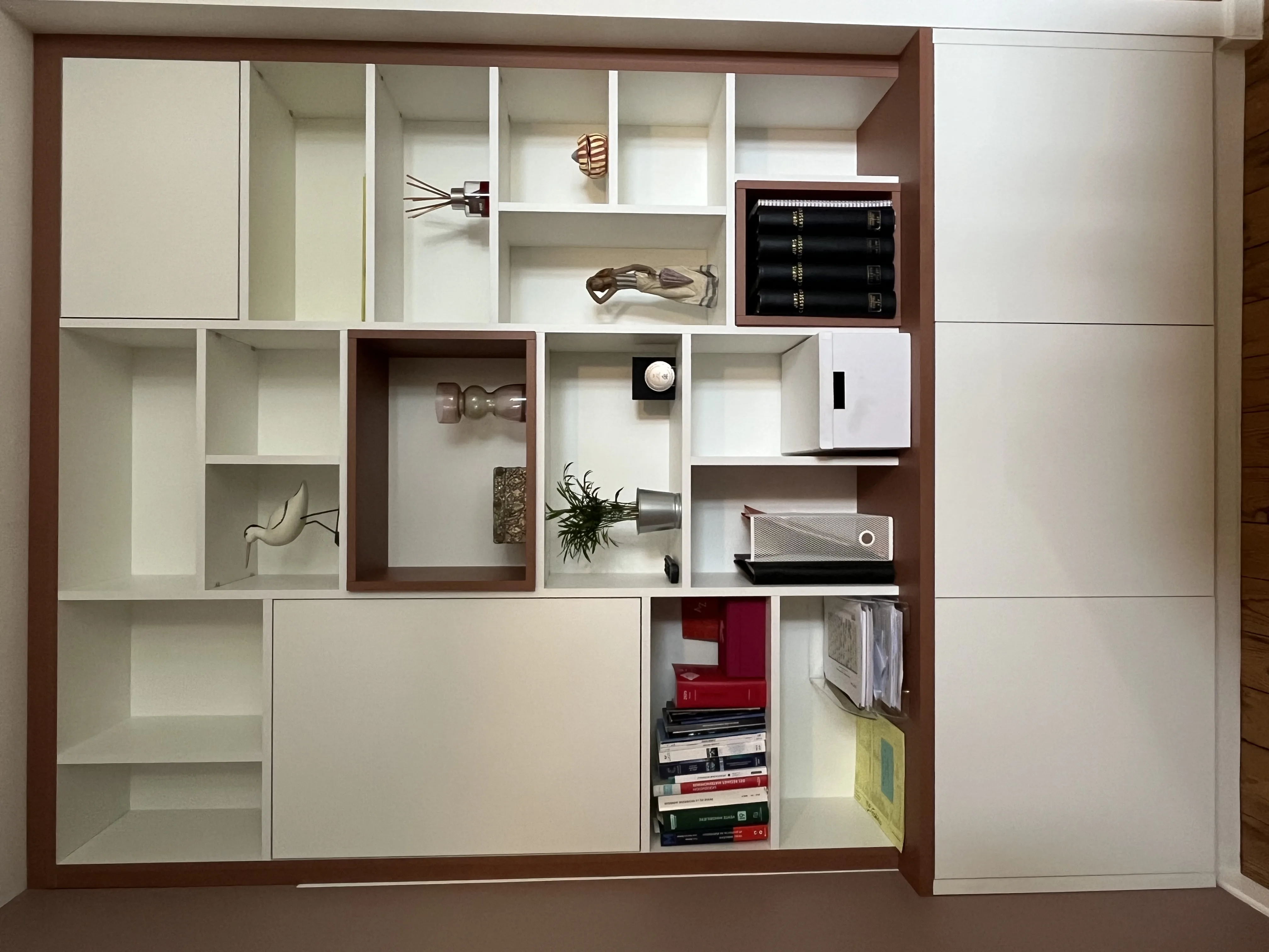 Bibliothèque et rangement bas fermé