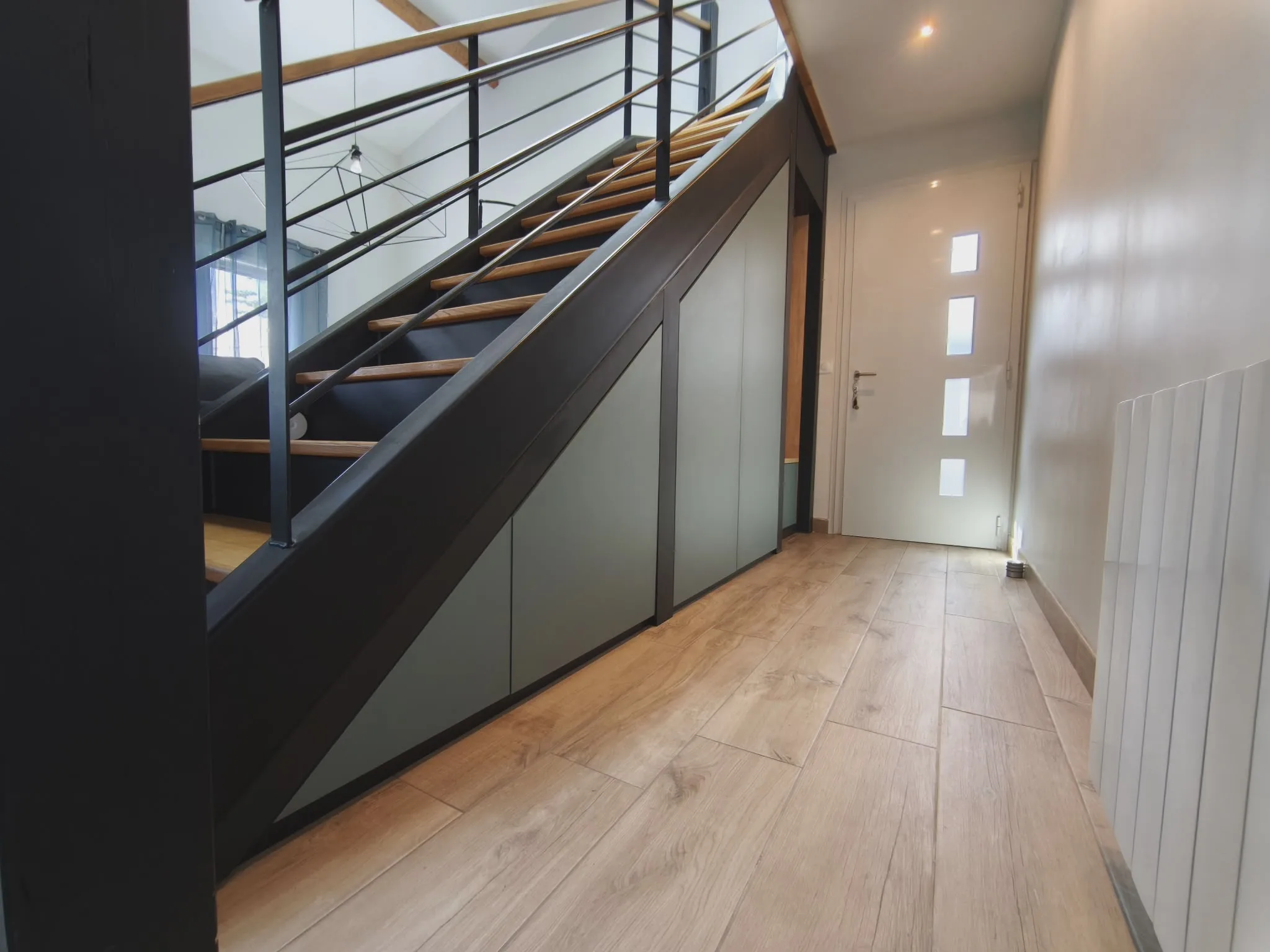 Sous escalier avec niche
