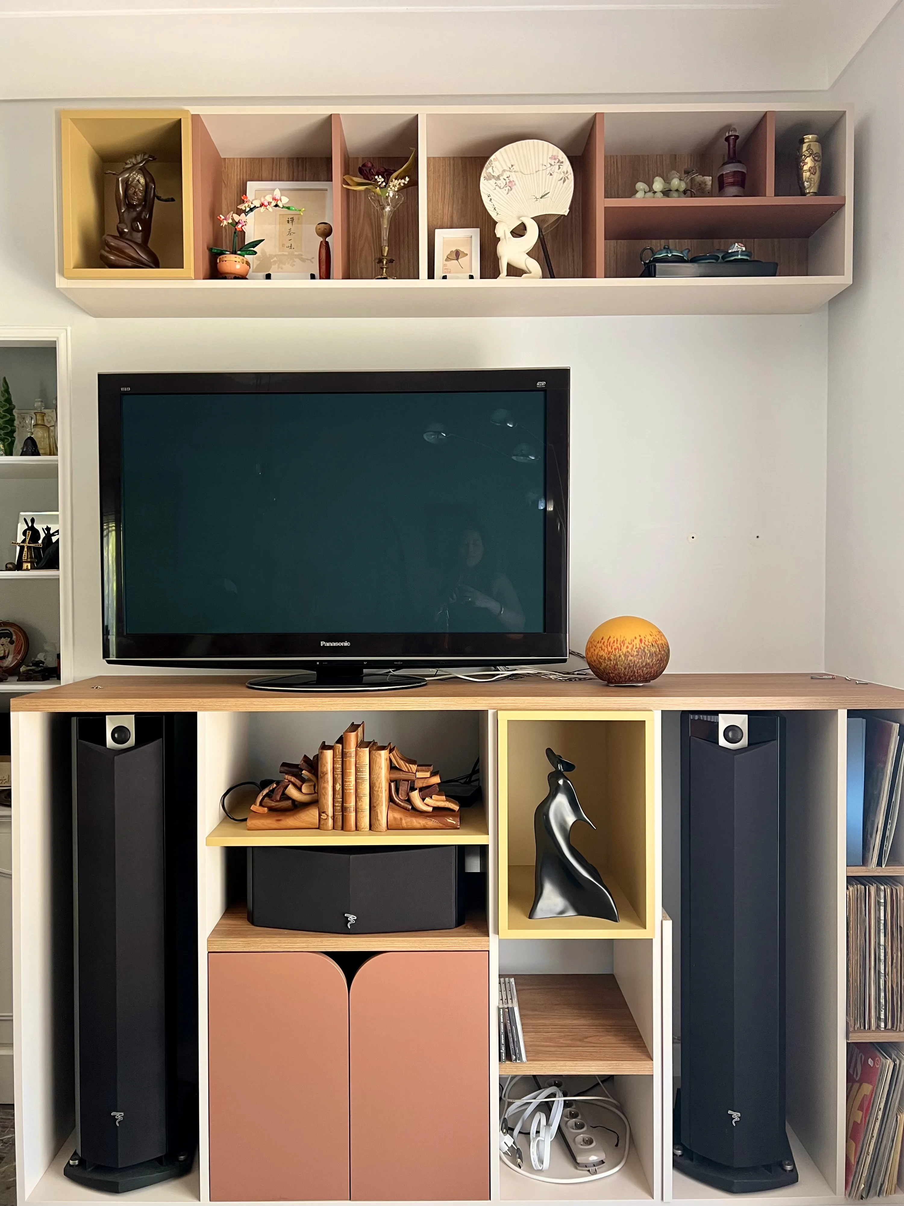 Meuble TV avec portes arrondis