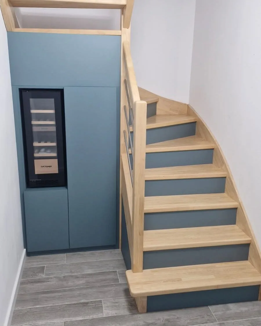Perros-Guirec : Réalisation d’un sous-escalier sur mesure pour optimiser le rangement